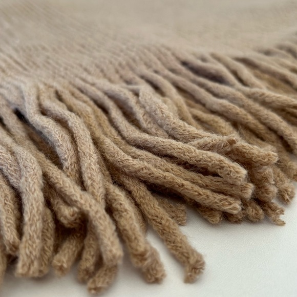 Shiraleah Rowan Poncho in tan. - Picture 4 of 4